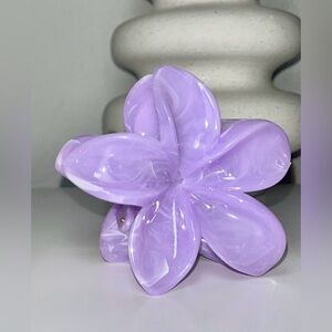 Flower Hair Claw Clip- Light Purple (brand new)